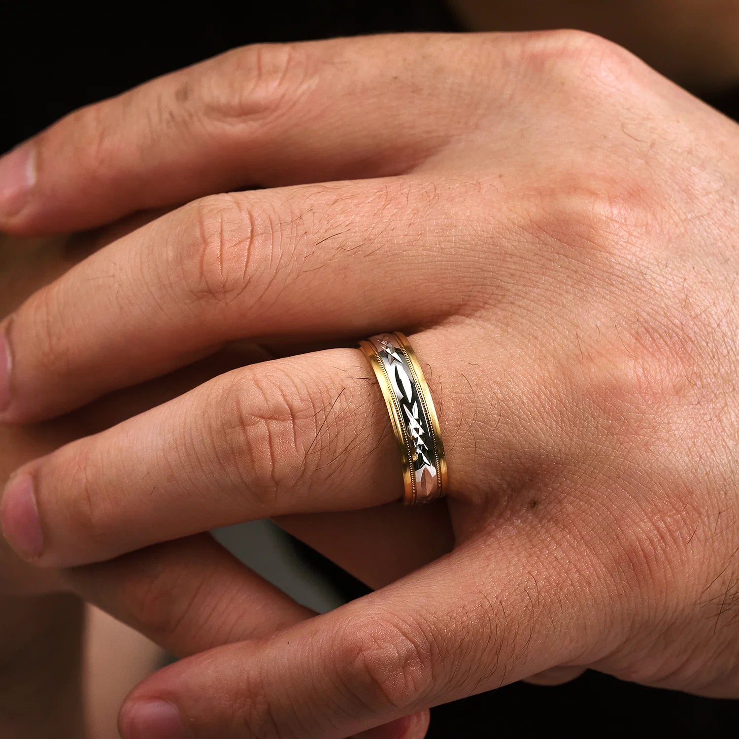 14K Gold Engraved Pattern Wedding Band