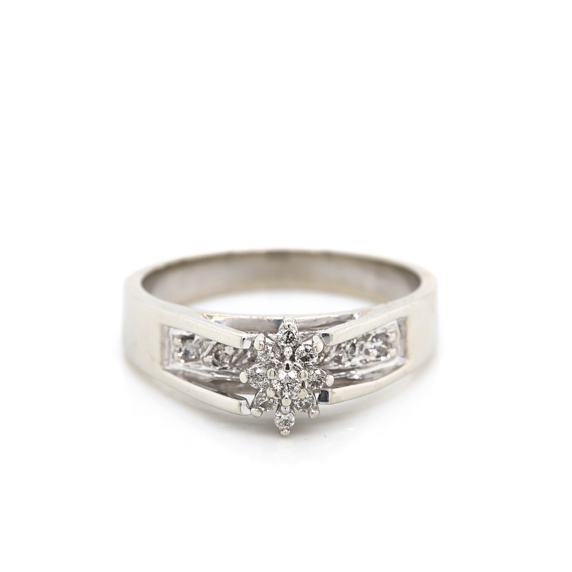 Diamond Flower Fashion Ring