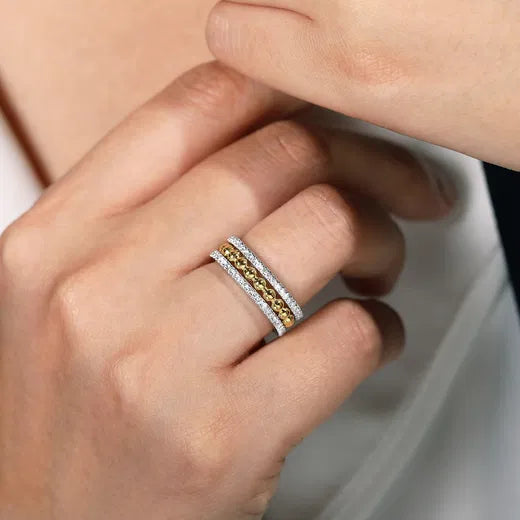 Wide Bujukan Diamond Fashion Ring