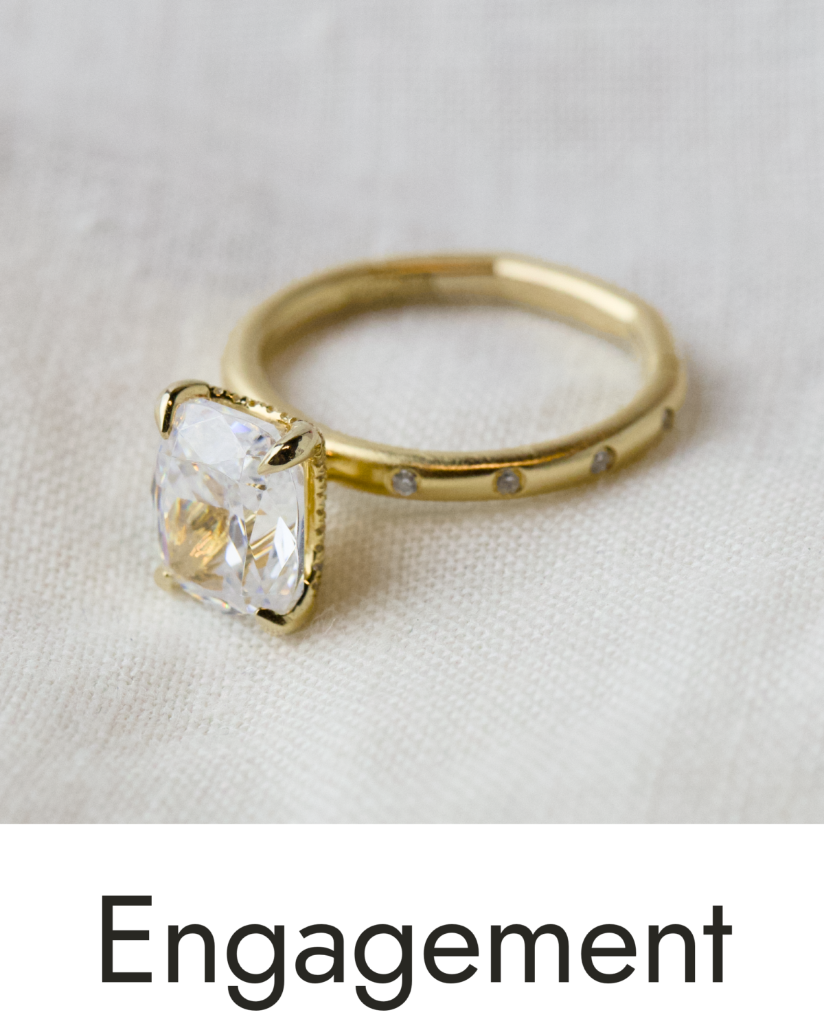 Image of an engagement ring, linked to the engagement rings collection.