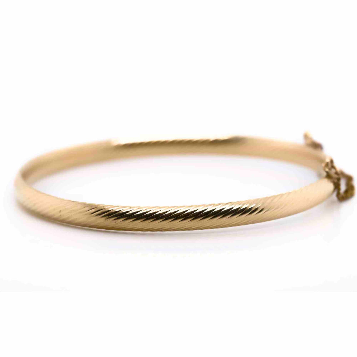 Ribbed Bangle With Catcher