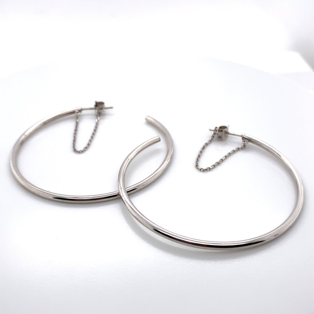 SILVER LARGE HOOP WITH SAFETY CHAIN EARRINGS - Appelt&