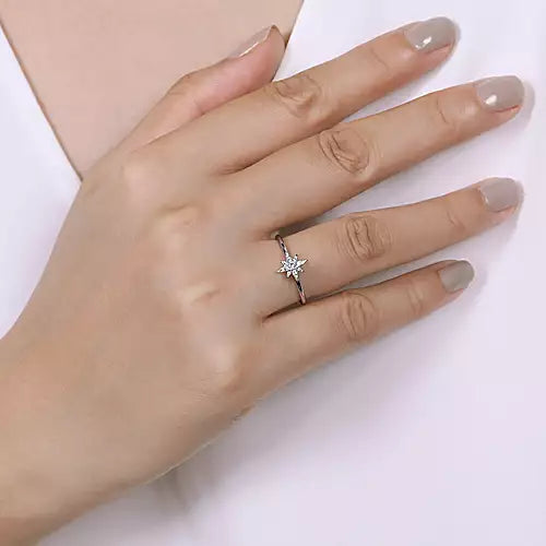 14k White Gold Diamond Star Fashion Ring